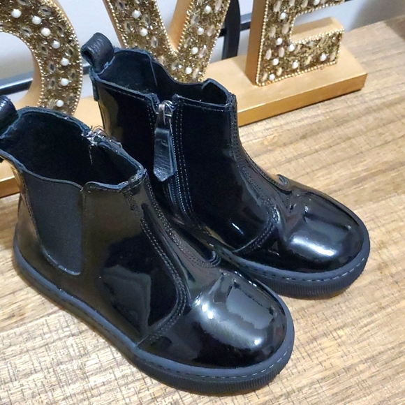 Freshly Picked Other - Freshly Picked - Toddler Black Patent Chelsea Boot Sneaker- Sz 9